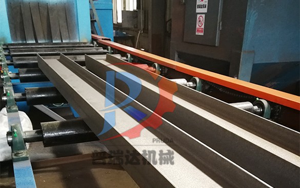 结构钢除锈为何青睐辊道式抛丸机？